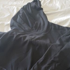Lululemon running hoodie with adorable sleeves